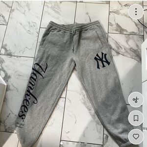 MLB Yankees Kids Gray Joggers with Navy Logo